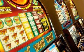 Chat live dengan dealer Andar Bahar di platform lembaga toto
